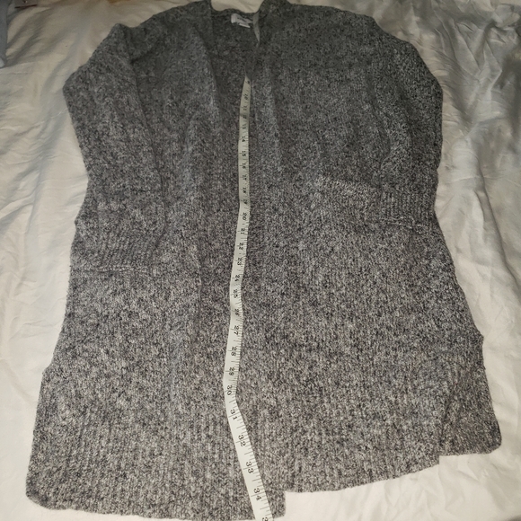 Old Navy Gray XS sweater Jacket with two front big pockets - Picture 3 of 13